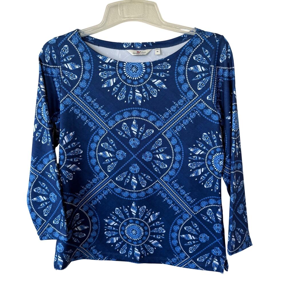 Vineyard Vines Sankaty Simple boatneck seashell medallion top size M - Picture 2 of 9
